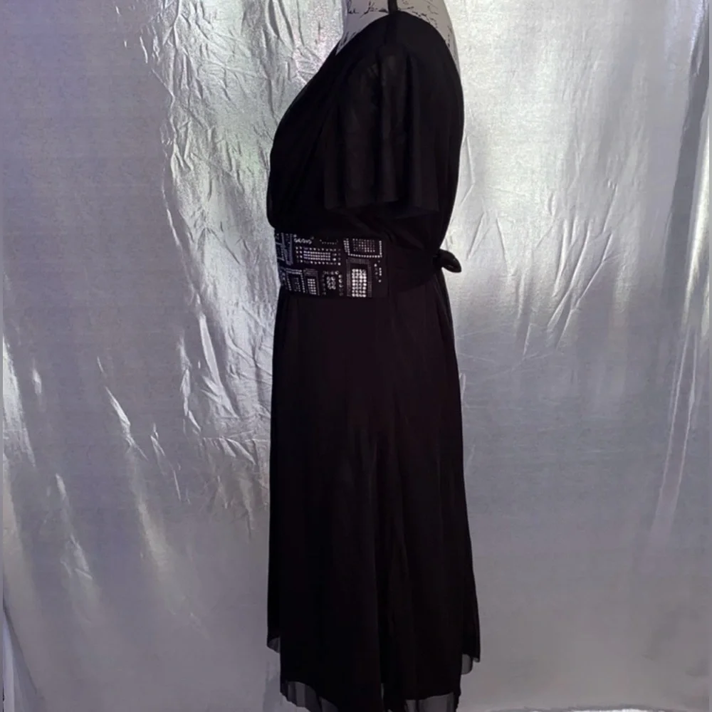 R&M Richards Short Sleeve Dress With Belt
R & M Richards
Size: 12 - Picture 5 of 9